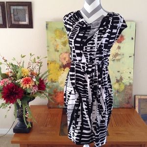 Black and White Abstract Pattern Blouson Dress
